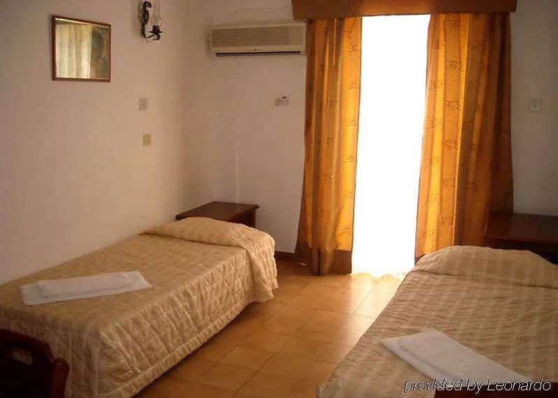 Hotel Best Western Plus Larco Larnaca 2*,